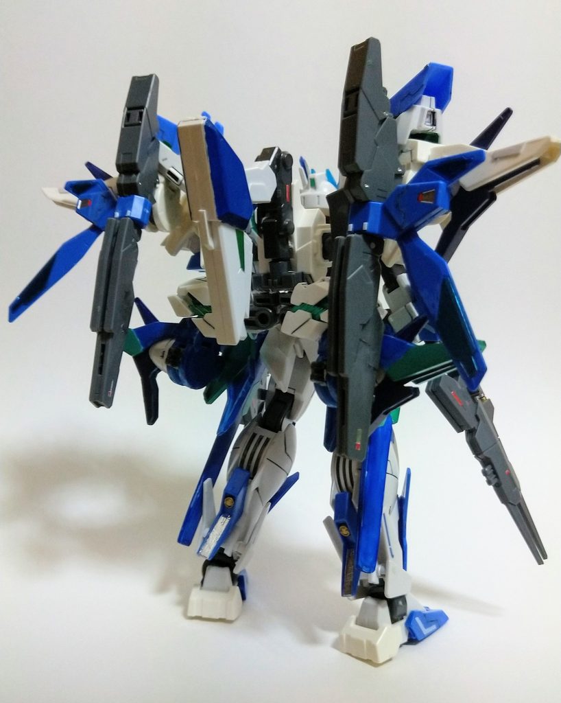 リア武装はアースカイガンダムのものに加え、アームドウィングバインダーヴレイブキャノンです。