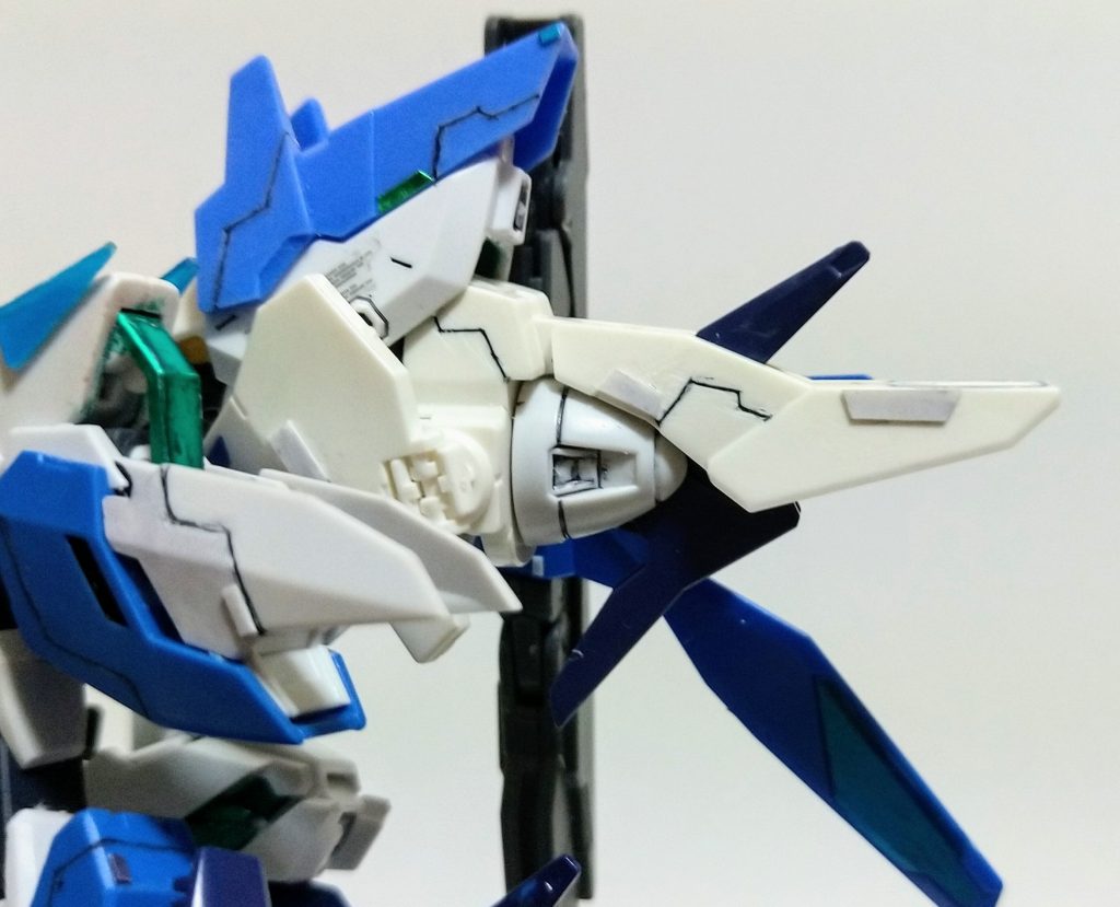 ·ヴレイブドライヴユニットサイコフレーム(Hi-vヴレイブの肩)にスカイドライヴユニットを接続することでサイコフィールドを人工的に発生させ、ユニコーンガンダム3号機フェネクスが引き起こした虹色の翼を再現する装置···はい、チート装備です(笑)特殊システム「トランザムヴレイブ」を発動できます。