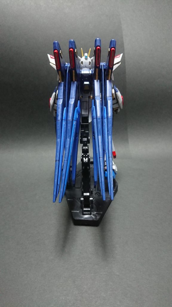 フリーダムのウイング基部を使った事で隙間が埋まり自分的に納得の出来となりました。