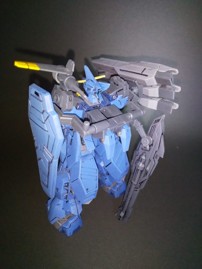 このバックパック、まだ何か取り付け出来る余地があるな