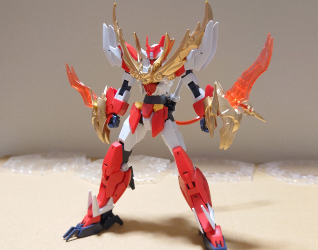 マーズアーマーに炎皇ゴッドのパーツを装着させた新形態『ヘキサ・ゴッドマーズ』です。