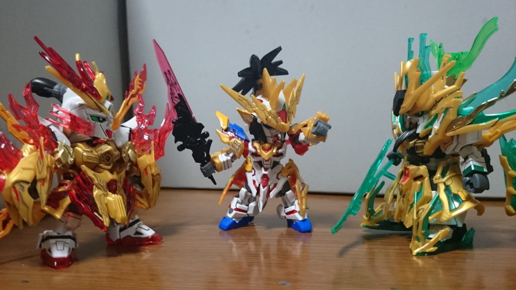 ……ただ、アニメだと張飛と関羽は常にこの状態なお着替えした状態なのに、劉備の龍賢は戦闘時の一時的なパワーアップ扱いっスね