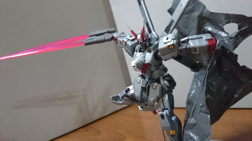 差し替えでビーム刃エフェクトを取り付け~取り付け方法もエフェクトもバタフライバスターと同様っス