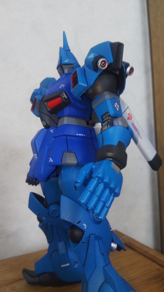 「また、懐かしい物を付けたな」左手を見ながらほくそ笑んだ。その時、アラートが鳴る。「来たな❗️」追撃のGMとボールだ。だが一瞬で六機が切り伏せられた。ラルが吠える❗️「この蒼い巨星が殿である以上これより先、モビルスーツ一機、戦艦一隻たりとも通さん❗️」