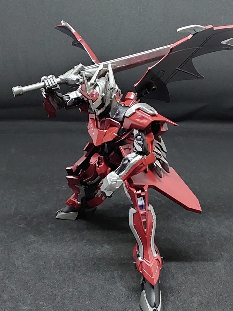 リベリオンを肩に乗せ身構える