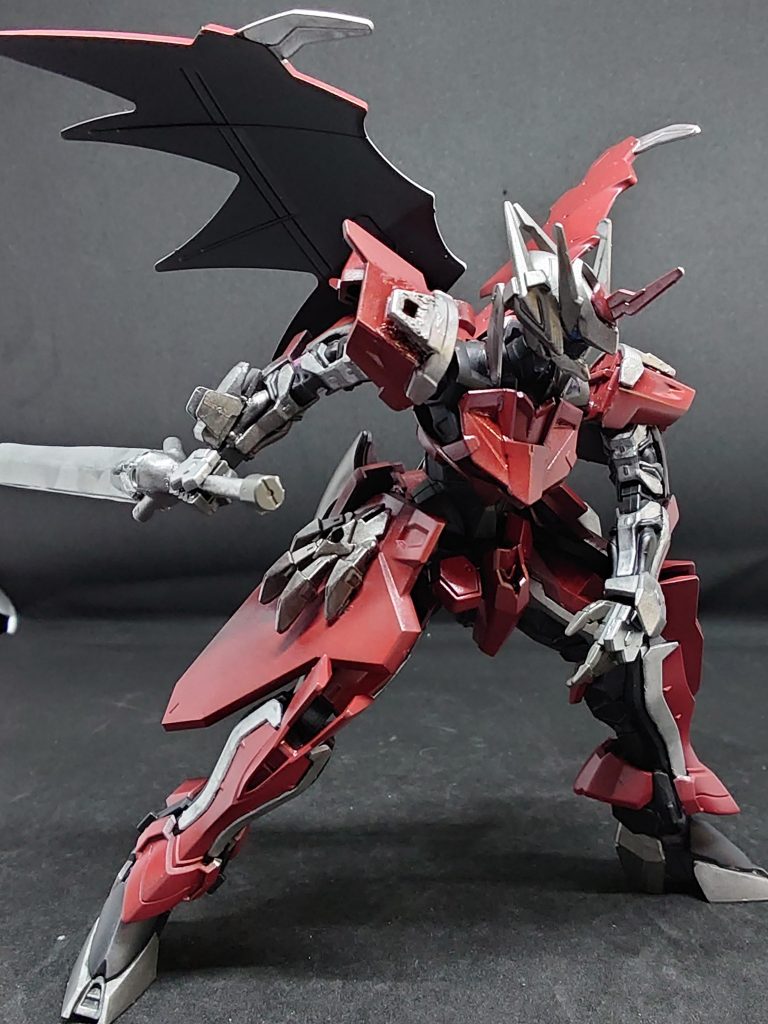 適当にポージングリベリオンを構えてポージング