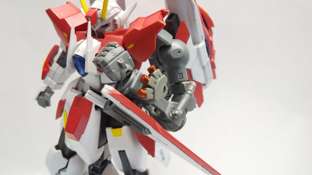 肘とシリンダーが連動可動するようになってます