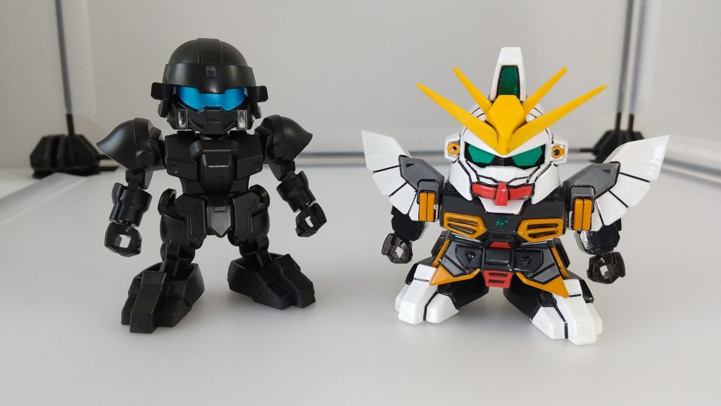 サンドロックの素組み写真を撮り忘れました。部隊兵とツーショット。最後まで見ていただいてありがとうございますm(_ _)m