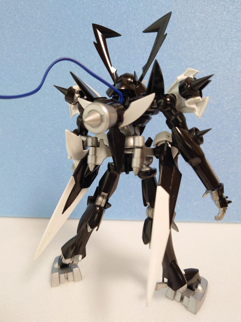 背面のGNコンデンサーのユニオンの国旗を模した部分も削り込んでシャープ化させGNクローも勿論シャープ化させてあります。