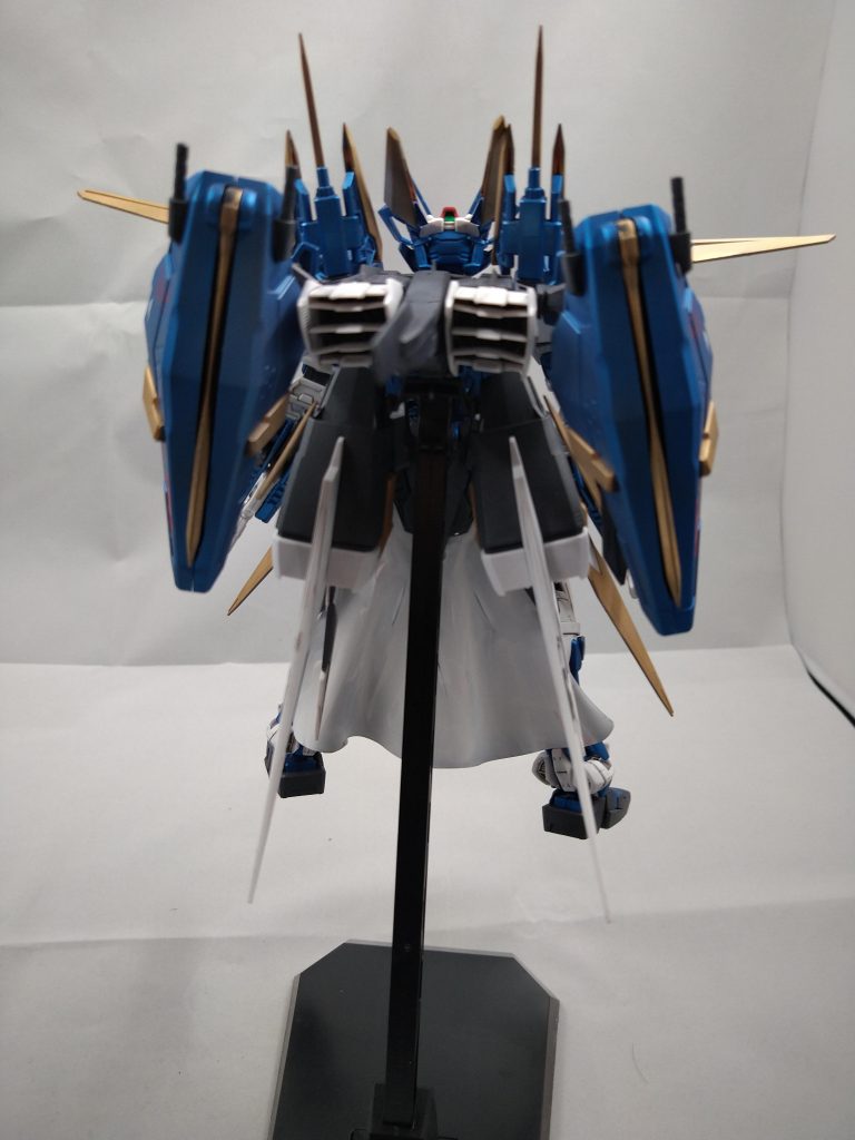 背面ヴィーブルストライカーがどうなってるのかがわかりやすくなりますね。マントの色は表裏で変えてます。(ちょっと失敗してたり…)