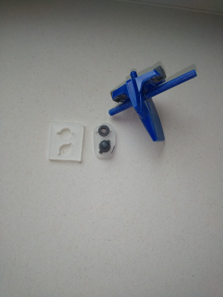 脚の股関節も改造してますヴァイエイ&メリクリウスや30mmの新機体の構造を参考に前後にスイング可動出来る様にしてます