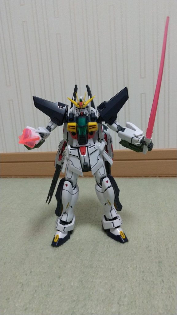 腕部にはMGクロスボーンガンダムX1のものを使ってるので、ビームシールドの他にもブラッドマーカーも使用可能。ビームソードは、ハイパービームソードではなく、ノーマルタイプのビームソードに変更。 今回はこれで終わろうとおもいます最後まで見ていただきありがとうございます！