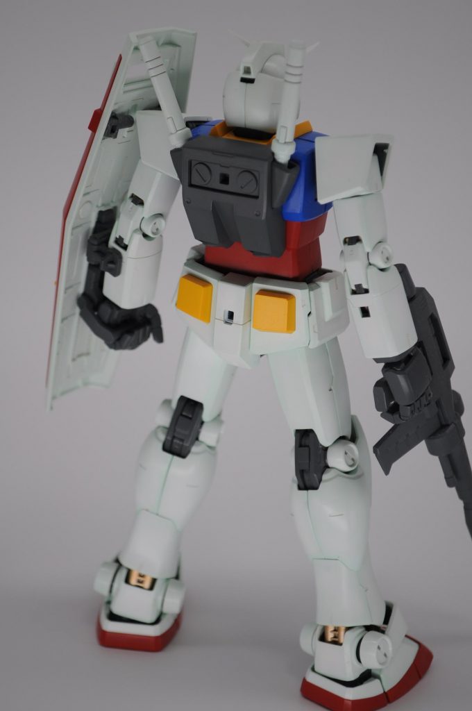 MG RX-78-2 ガンダム Ver.2.0–3枚目/制作者：ディグ