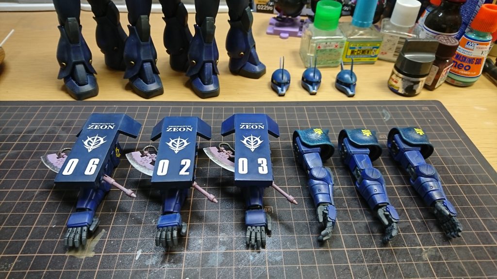 ＭＧシャアザクからスクラッチしました。盾の形状が解りやすいかと。