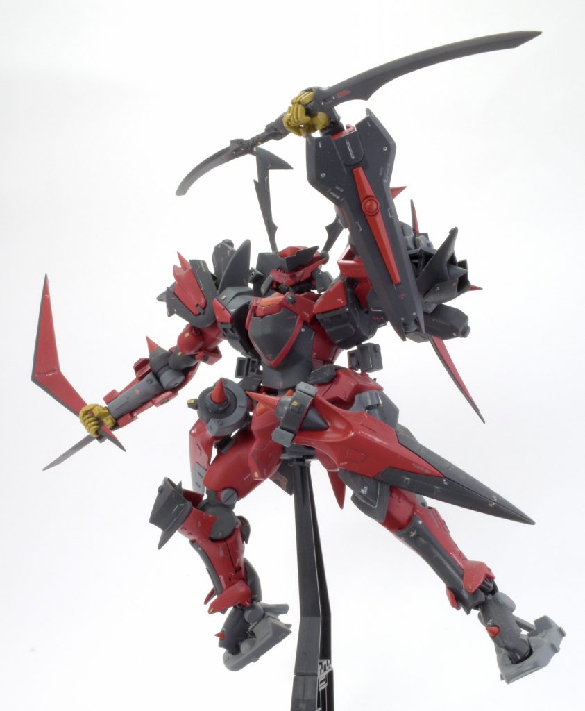 近接武器として、GNブーメランとソウテン(プロトタイプ)も装備。