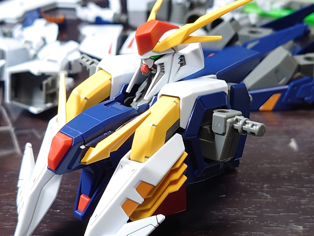 この色で仮組みの胴体だけだと、より小説版寄りに見えるかな。