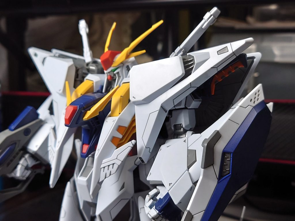 デカール、レッドライン入れ前の仮組み。これでも十分にかっこいいけど、さらに一手間掛ける。