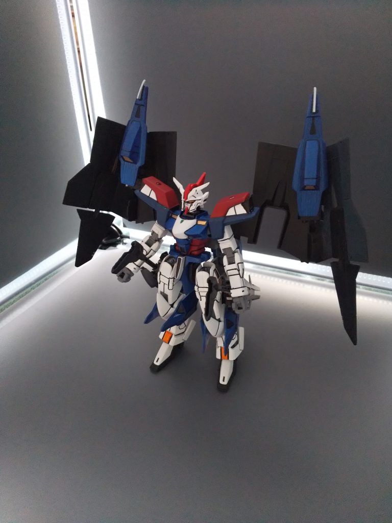 先日Twitterで漫画家のときた洸一先生がグリープ・ノーヴィのカラーイラストを投稿されてて、それを参考に塗装してみました改造で、可動域変更、ウイングパーツの動かし方も変更してみました