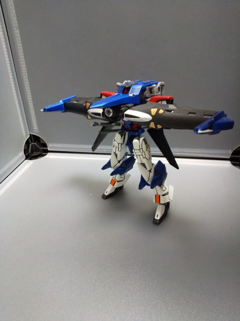 さすがに改造前同様、頭部ははずしますが、モビルアーマー形態(ビグザム)モードへも問題なく変形します