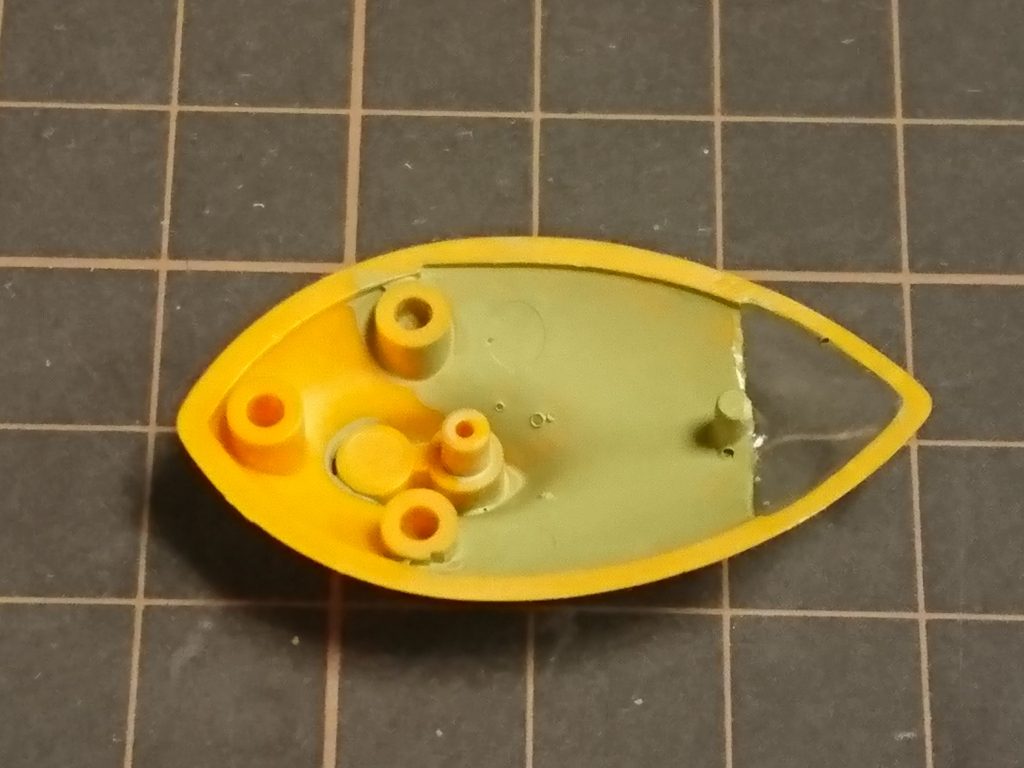 定番のコックピット下部キャノピーくりぬき。ＵＶ硬化レジンでキャノピー作成