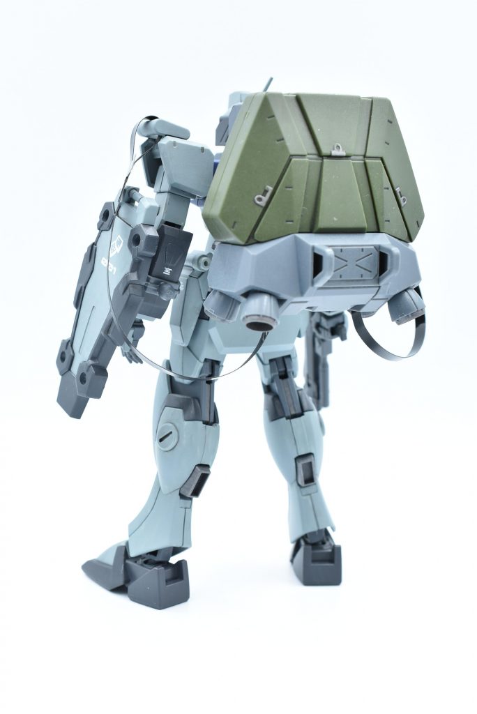 バックパックと肩パーツはEz8から。シールドはHGカスタマイズキャンペーンのものです。