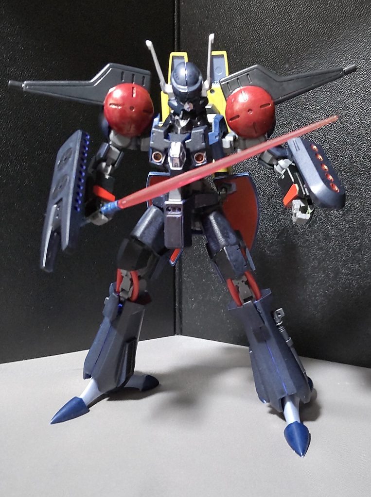 ・セイバー脚部についてる柄より取り出して展開する。※バッシュのは他のHMと違い太刀セイバーと呼ばれている。他にも腰部より短刀型セイバーを投げつけるスロウランサーという武器もある。