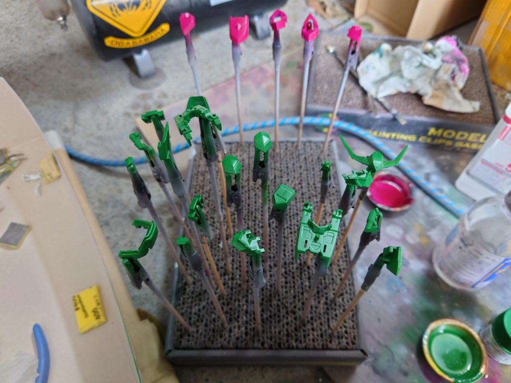 ラテパッケージのロゴをイメージして細かな外装パーツはグリーンで!