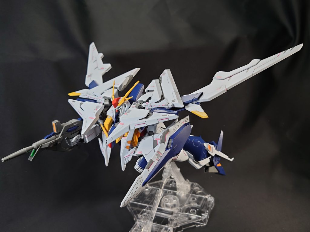 フライト・フォームはウイングが展開してる方がイイと思う。ただ、マッハ2で飛行となると抵抗だよね。