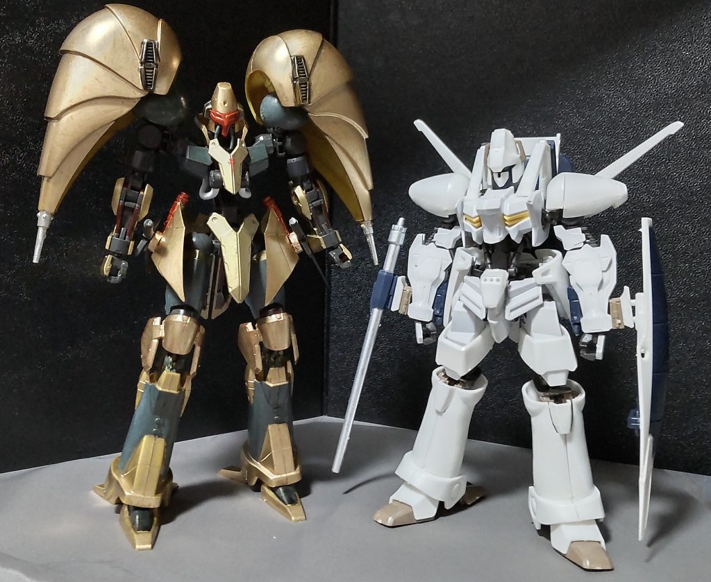 鉄血エルガイムと並べてみる。エルガイムmk2が出るまでは、常に苦戦を強いられてたイメージがあります。以下、武装紹介をしつつポーズ集でも。