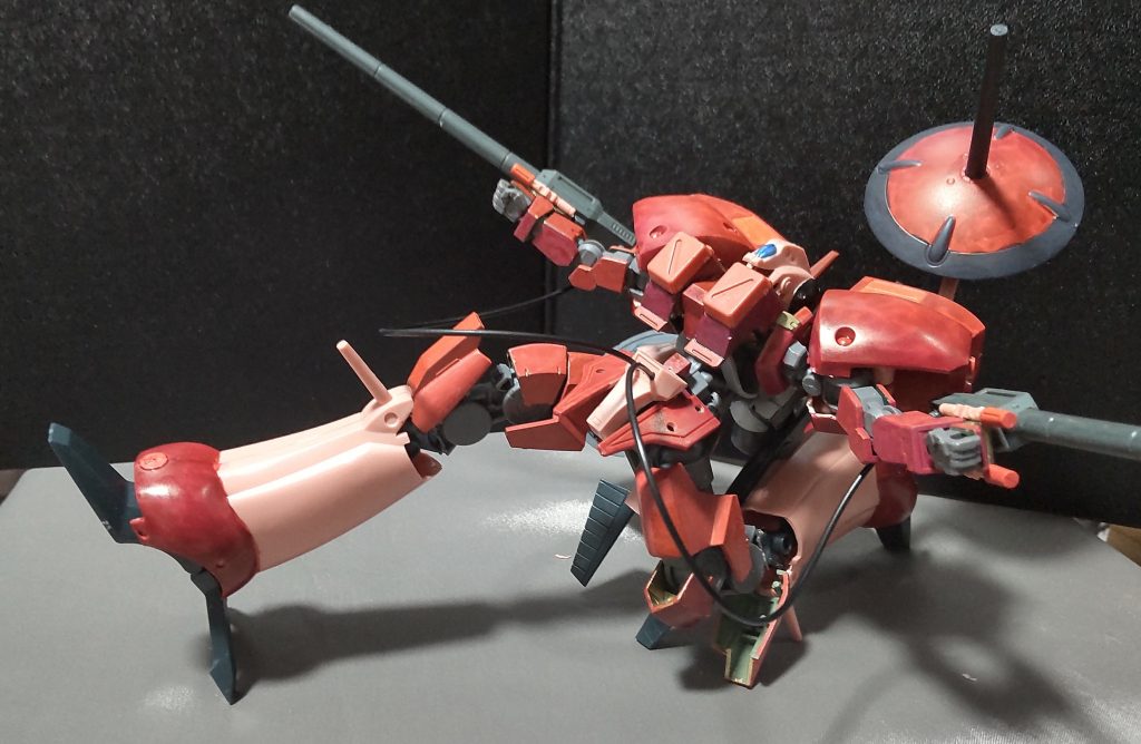 手足の可動域はこんなもん。腕はあまり上がらないが十分です。脚は鉄血フレームの優秀さを活かして限界までいけているかなと。次から武装紹介やポーズ集を