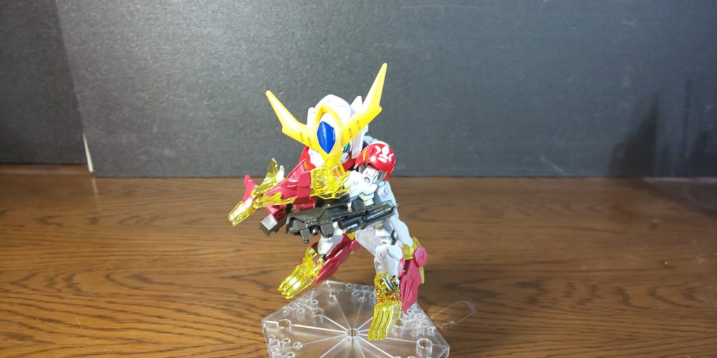 手のバルカンを反転し、イサリビをパージ。近接戦闘特化モードへ。 