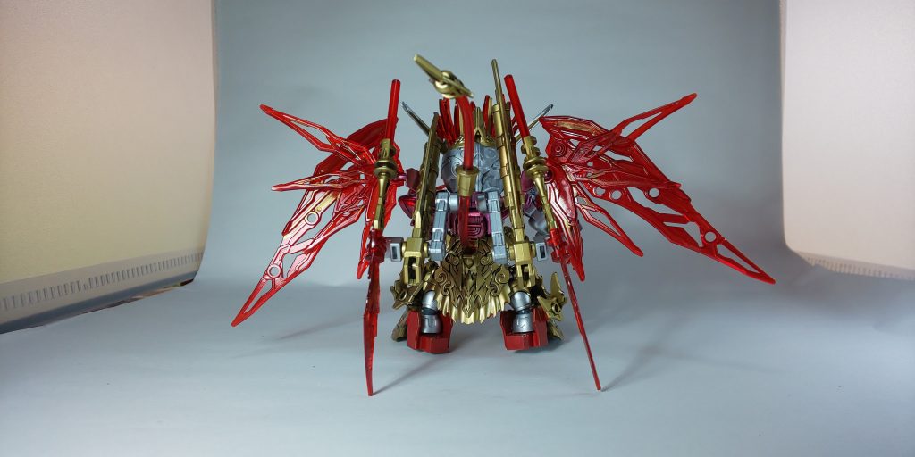 背面。銃パーツはアームアームズを使用しました。デスティニーシルエットっぽさが出ました。