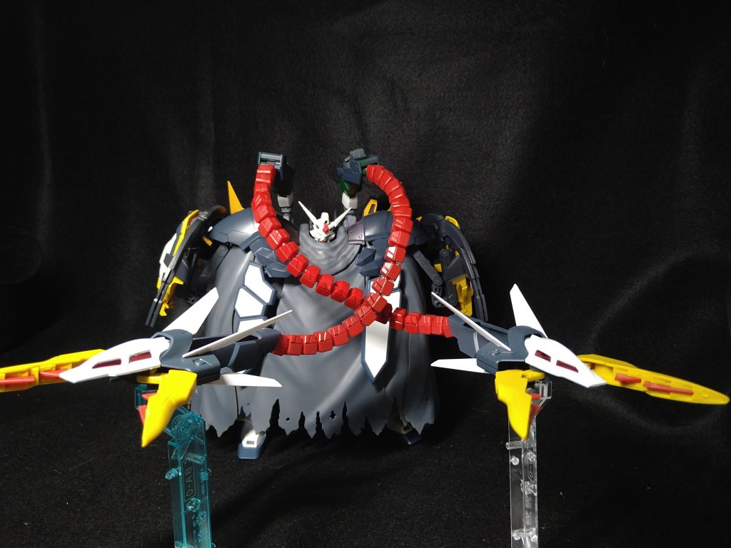 ドラゴンファング展開形態中距離戦にて高い打撃力を誇る