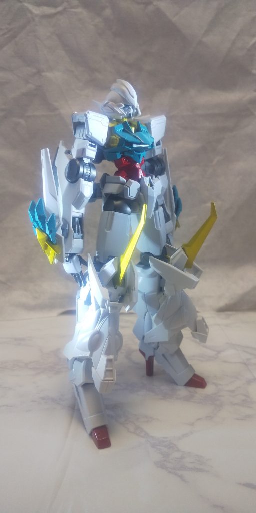 ダブルリベイクさんは基本的に切り刻まれ、パーツのあちらこちらに接着。∀と名乗っておきながら∀部分は頭のみ。ファーストを作ったことがないのに作った気が起きてるのはジャンクの中に紛れ込むファーストの欠片のせいではと訝しむ初夏。