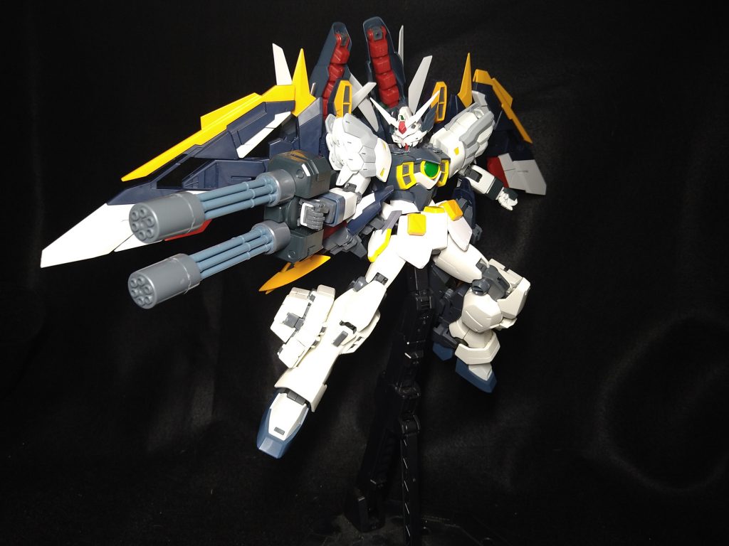 メイン武装のダブルガトリング装備本機のメイン武装は選択式でその都度使い捨てることを前提とした装備になっている。