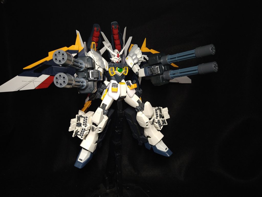 全弾斉射形態空中からの一斉掃射で敵機を薙ぎ払う