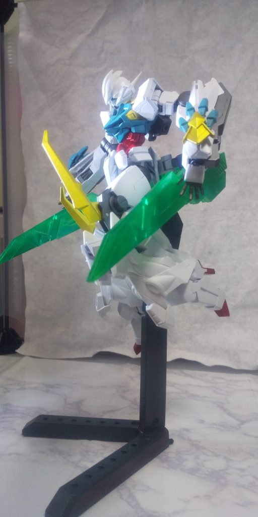 プレート・ライフル粒子を強振させてビームを撃ち出すことができる。そして強振を利用し、相手の射撃攻撃を無効化することができる。しかしフラットのあの防御法はずっこくないですかカッコいいけど。