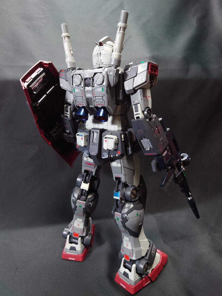 装甲のツートンがわかりやすいバック。