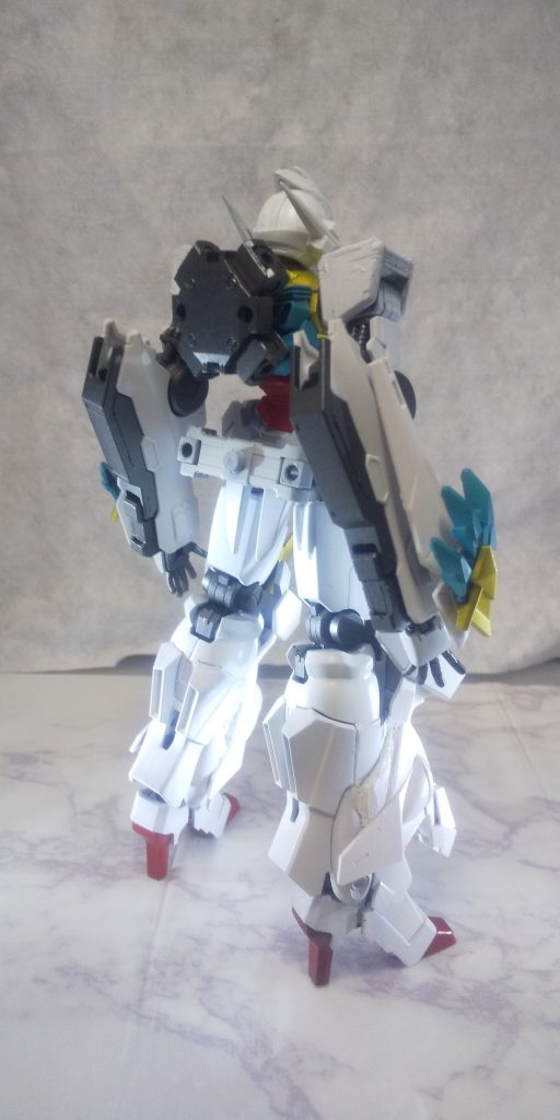 うしろすーがた。使用キットはロードアストレイダブルリベイクガンダムG30(おそらく)ガンダムバルバトスルプスレクスガンダムバルバトスルプスローゼン・ズール∀ガンダムの筈です。脚のリベイクはパテで強引にくっついてるので、ヒールが相まって重心があまり安定しないオチ。ちくしょうめ。