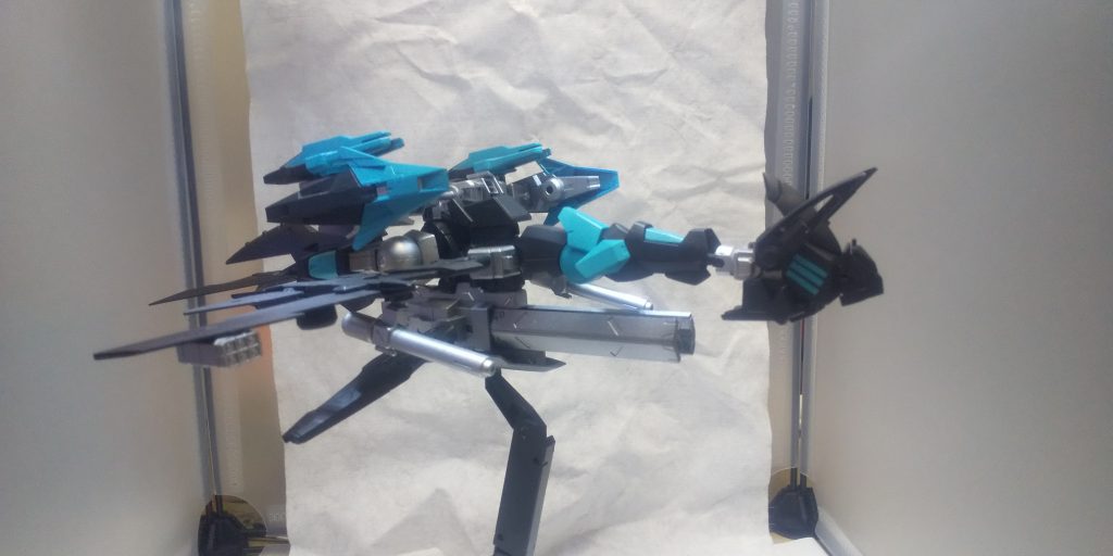 スタンド有りとは言え軸一本で支えるのは地味に怖いですなあ。めっちゃユラユラする。