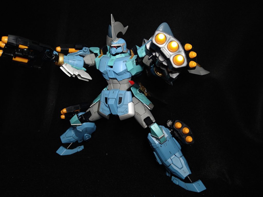 全砲撃体勢全弾打ちつきるとウェポンラックをパージし、近接戦に切り替えることで身軽になる