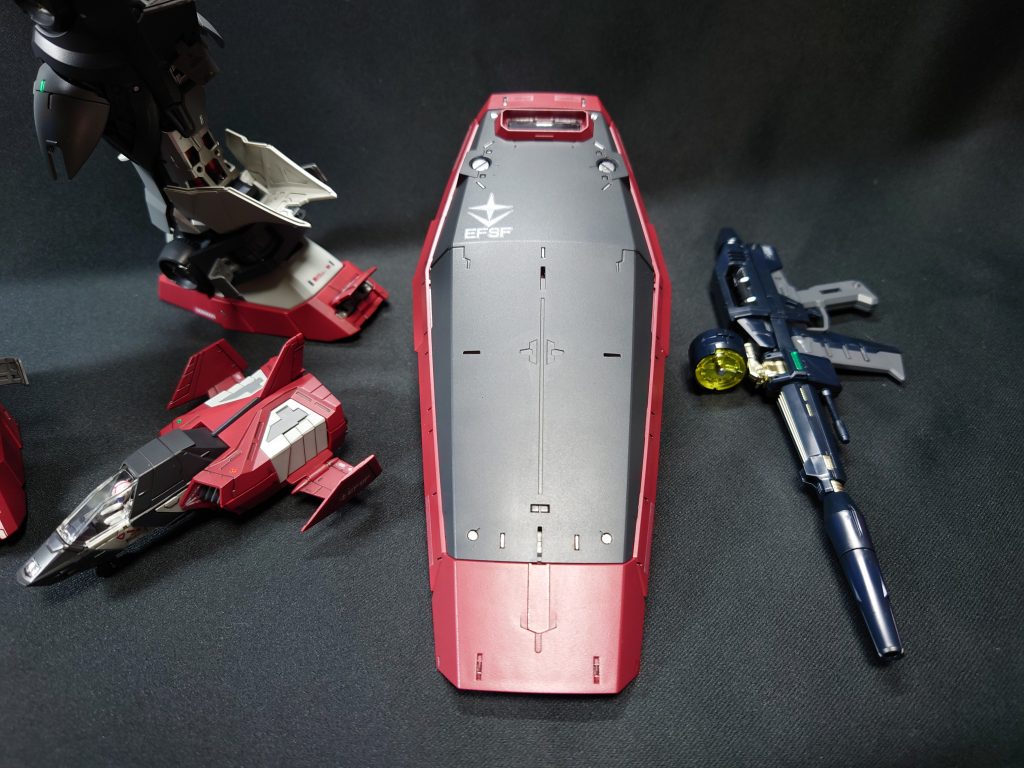 シールドは十字が無い方が渋い。