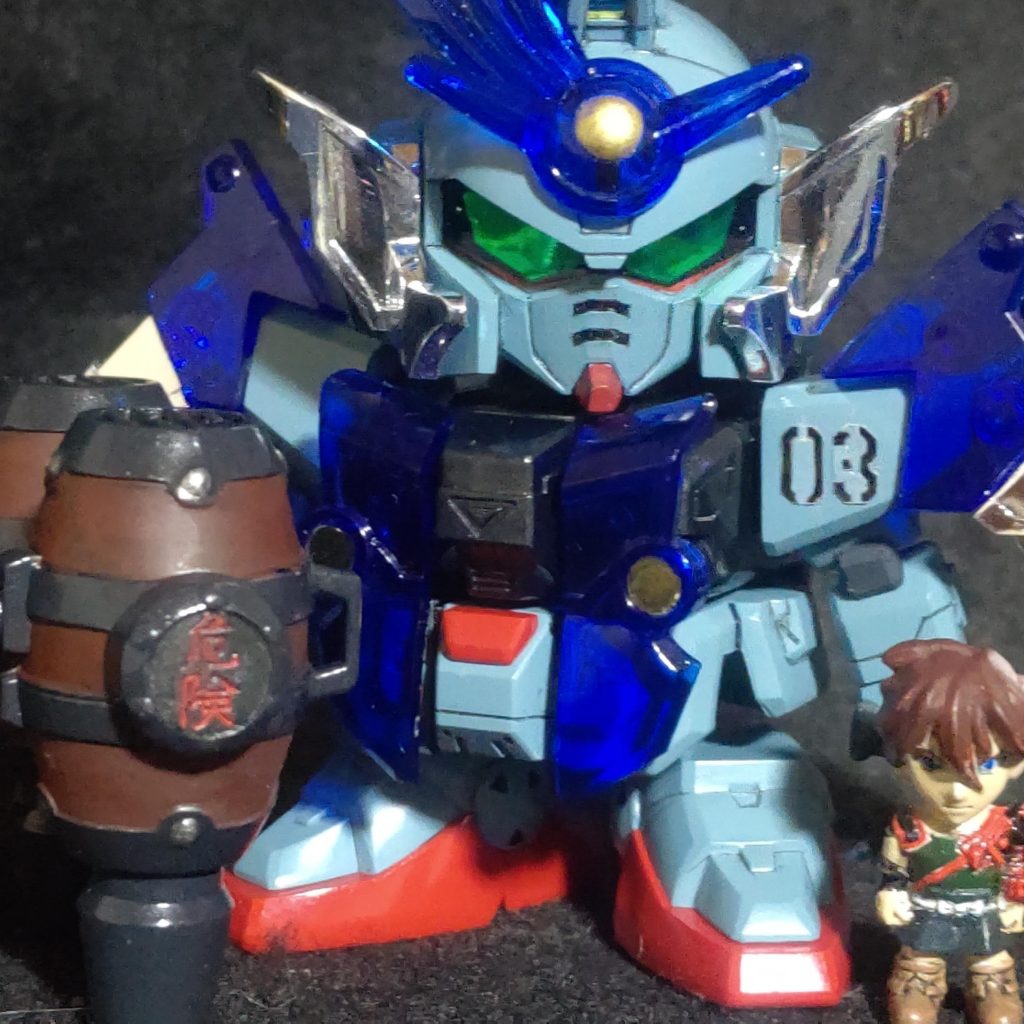 このキットの  最大のポイントですかねー  爆滅轟砲  クリアーブルーで綺麗なパーツだったんですがどーにも 樽爆弾に 見えてしまいこのカラーリングです