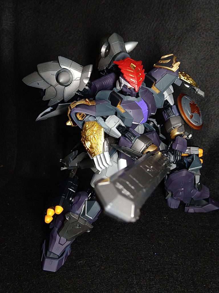 両手持ち可能で重い一撃をあたえる