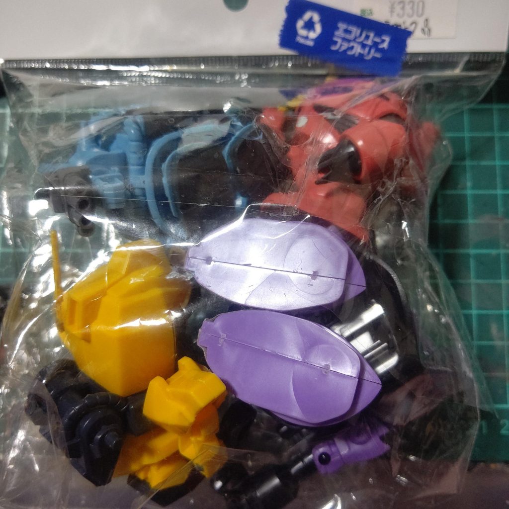 この武者ブルー  元わ ブルーⅢ号機でした  しかもジャンク品 5体入って330円お得 すぎる 過去に武者ブルーわ購入していて  そのブルーわ 2号機になので 武者パーツが余っていてよーやく パーツが 浮かばれました2021年 SD ざんまい かも？しれない