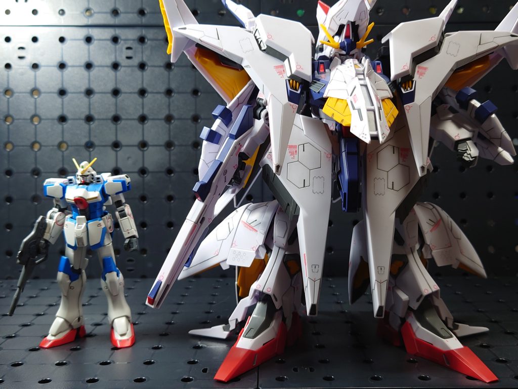 宇宙世紀では40年以上のひらきがある機体で、ヴィクトリーからすればペーネロペーはオールドと言うよりはクラシックMSのようなものか。ミノフスキー粒子を使った飛行システムという点では繋がってはいそうですが、時代背景や開発コンセプトは異なるので比べられない機体ですね〜