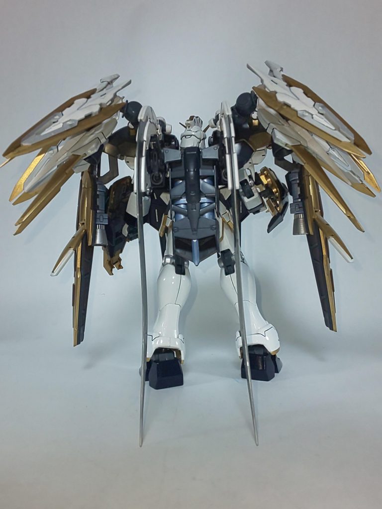 背面から。フェエールはショーテルラックにポン付けでアームを新造して取り付けです。かなり自重が上半身側に増えており、ショーテルをスタビライザーにしてる時が一番安定します。