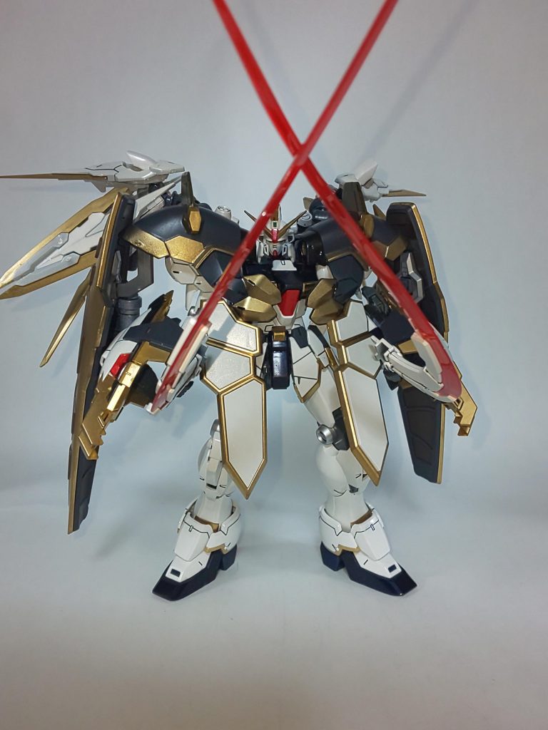 フル装備でもヒートショーテルは構えることは出来ます。とはいえアーマディロ装備でかなり可動は損なわれてます。