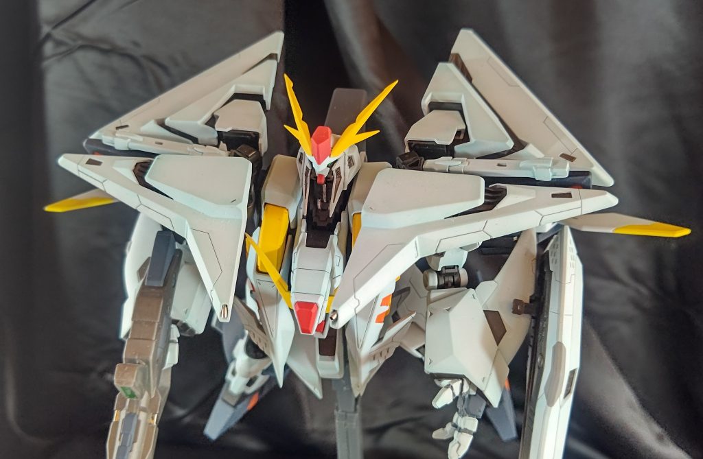 ヘルメットは先端もシャープ化しています。あと、口よりのダクト部分はフィンを切り落としてプラ板で新造してます。