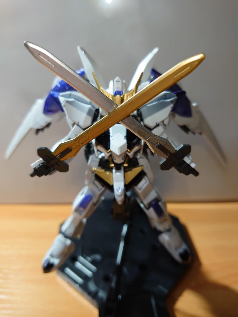 ソードは左右で色分けしました。ここから更に改造とか出来たらいいなあと思ってます。まだ改造案が無いですが…皆さんどうやってるんだろ…。最後までご精読ありがとうございました!